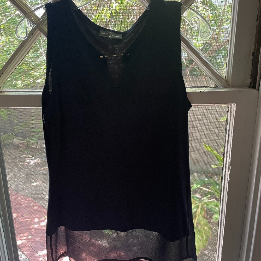 Sleeveless shirt